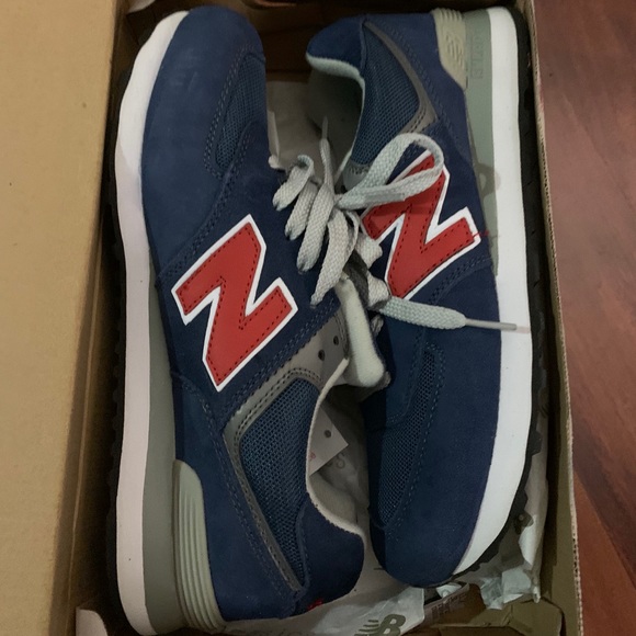 New balance sneakers - Picture 2 of 3